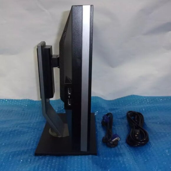 Dell UltraSharp 2209WAF/2210WAF 22" LCD Monitor With Stand - Picture 2 of 5